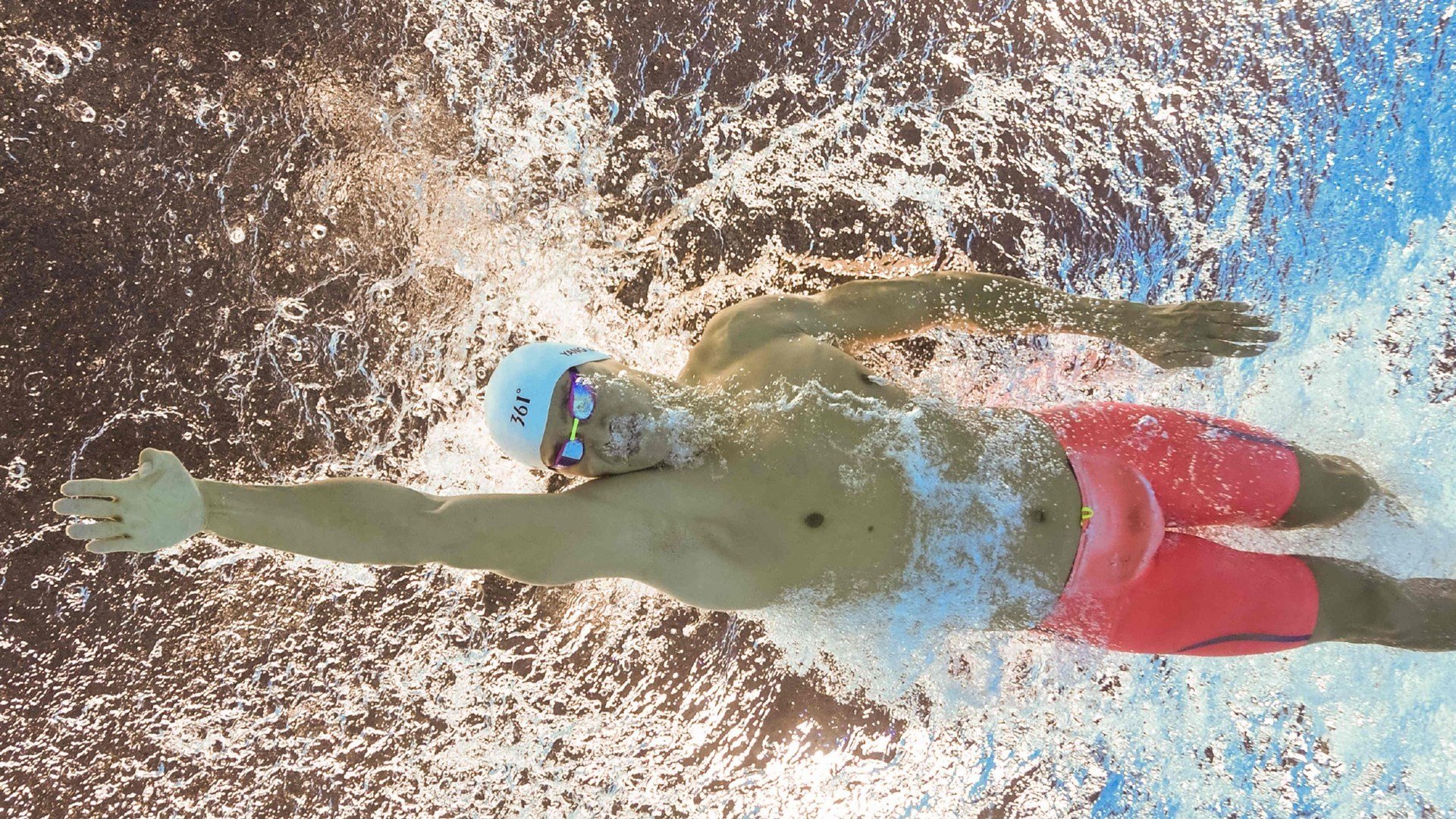 李恩：全黑队中场的灵魂人物，突破和防守兼备，李恩实比赛视频