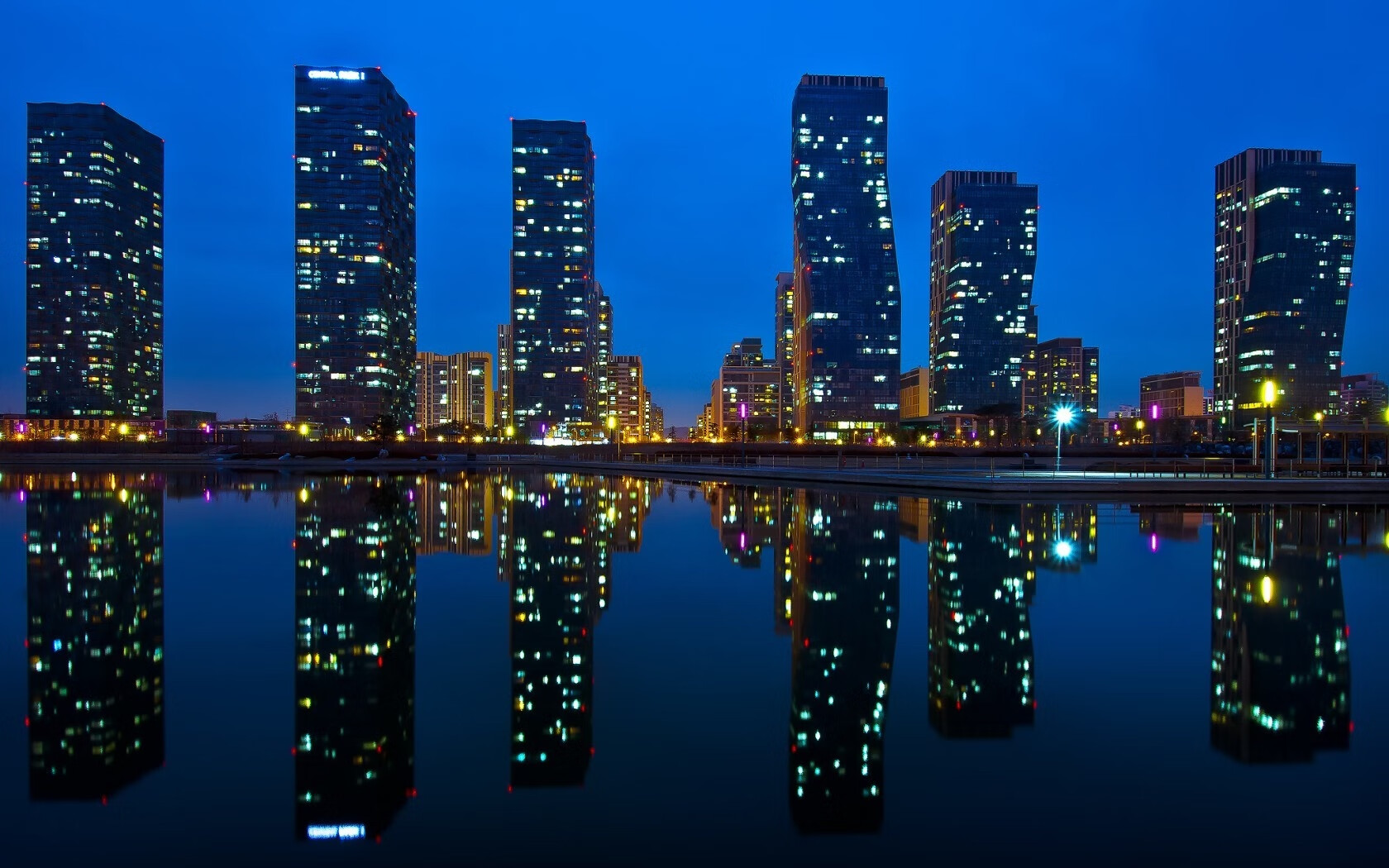 “中超豪门引援策略升级，目标直指联赛冠军”，中超豪车